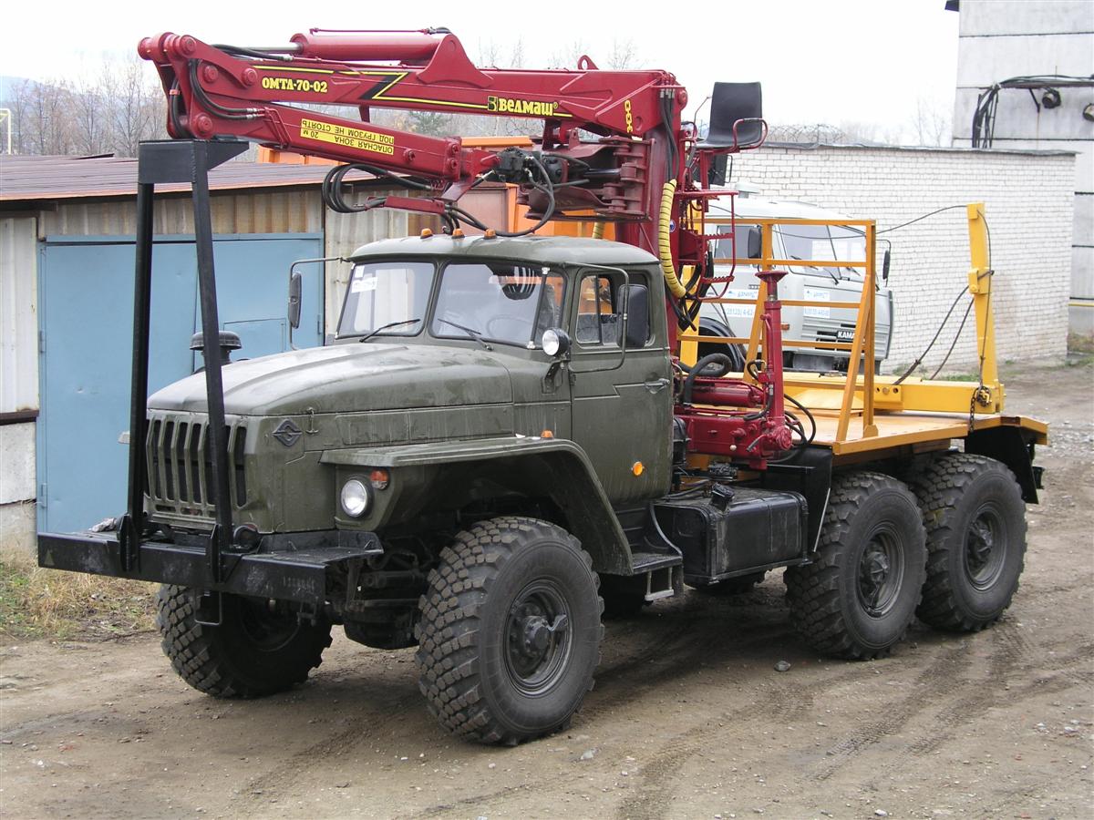Лесовоз с гидроманипулятором ОМТЛ-70-02 4456N4-20 Урал 5557-1151-60М