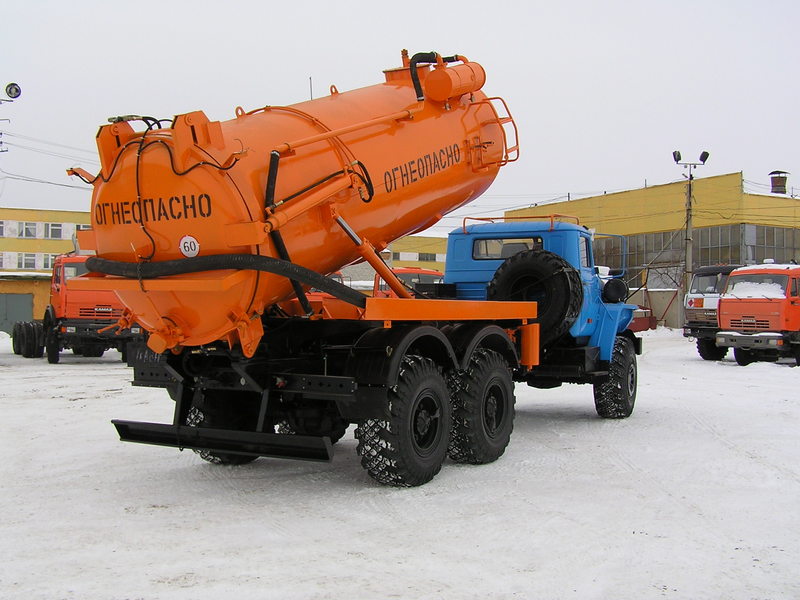 Автоцистерна для сбора нефтепродуктов АКНС-10 «Урал 4320-1912-60М»