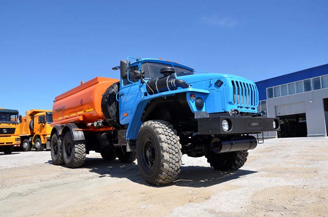 Автотопливозаправщик АТЗ-10 «Урал 4320-1912-60М», общий вид