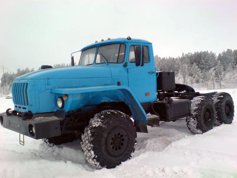 Седельный «Урал 55571», общий вид