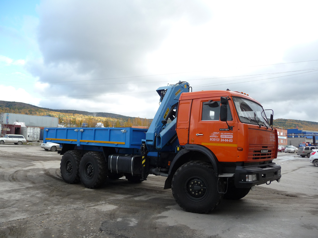 Бортовой автомобиль «Камаз 43118» с КМУ, общий вид спереди