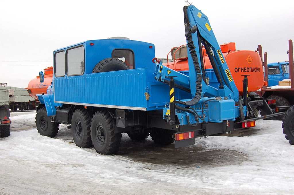 ГПА «Урал 4320» с гидроманипулятором, общий вид сзади