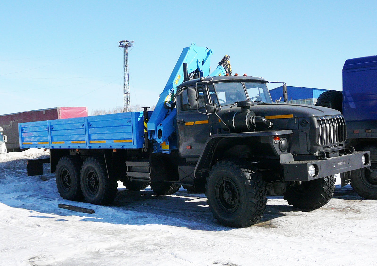 Бортовой автомобиль «Урал 4320-0911-60М» с гидроманипулятором ИНМАН ИМ-95