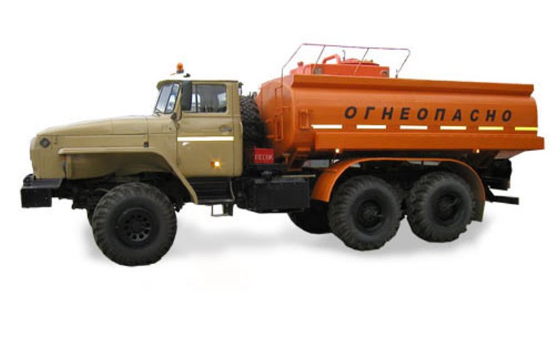 Бензовоз АЦ-12 «Урал 4320-1912-60М», вид с боку