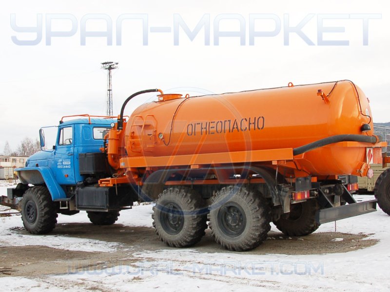 Автоцистерна для сбора нефтепродуктов АКН-10, общий вид