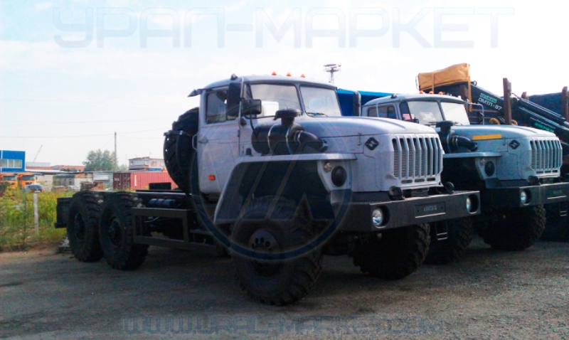 Шасси «Урал 4320-1111-61М» на стоянке