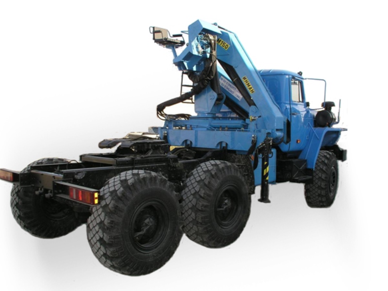 Седельный «Урал-44202», общий вид сзади